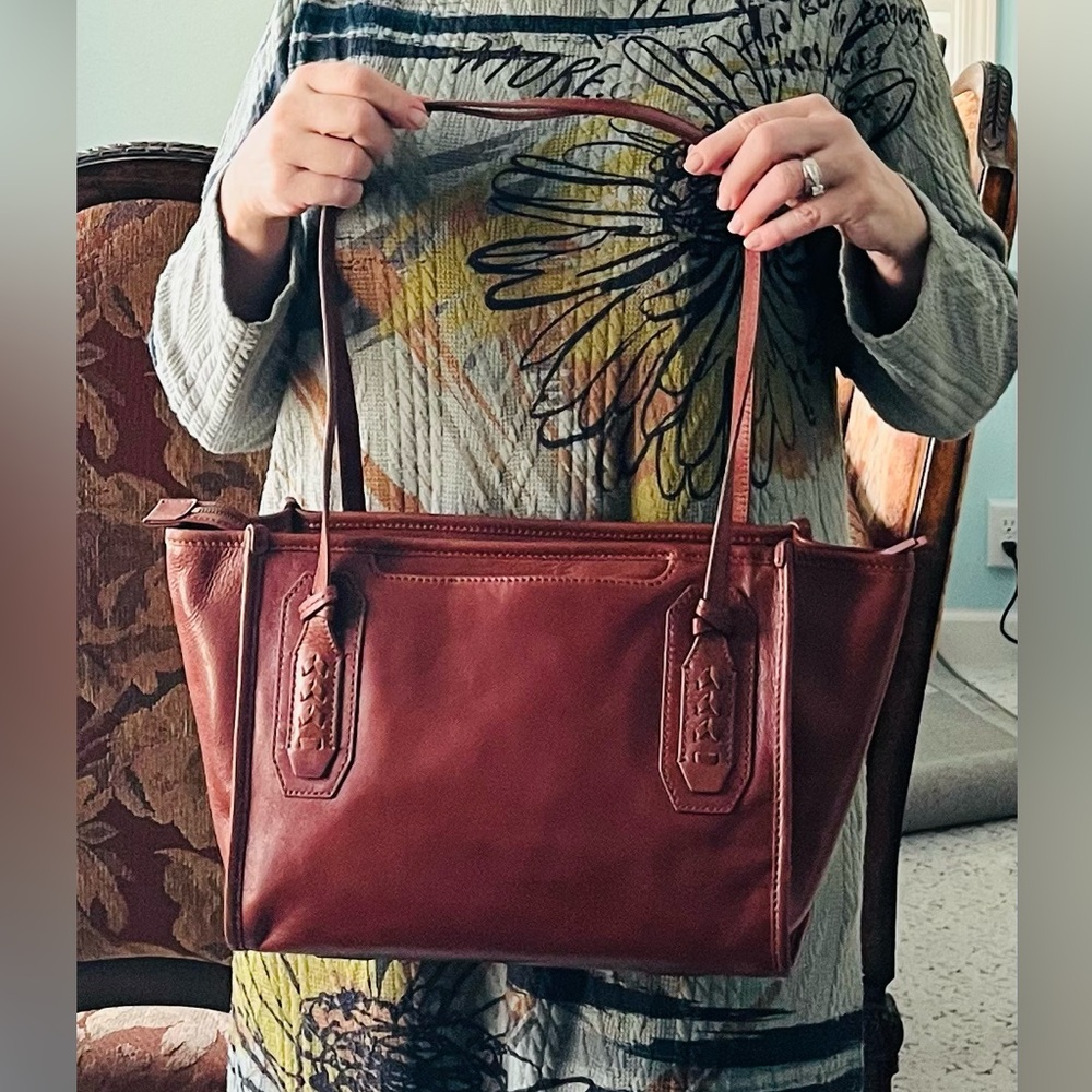 NWT HOBO Expedition Tote -Pecan Ridge. Beautifully crafted leather. - Picture 4 of 10
